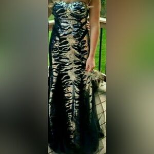 NWT Sparkly Zebra design sequined Gown size 8